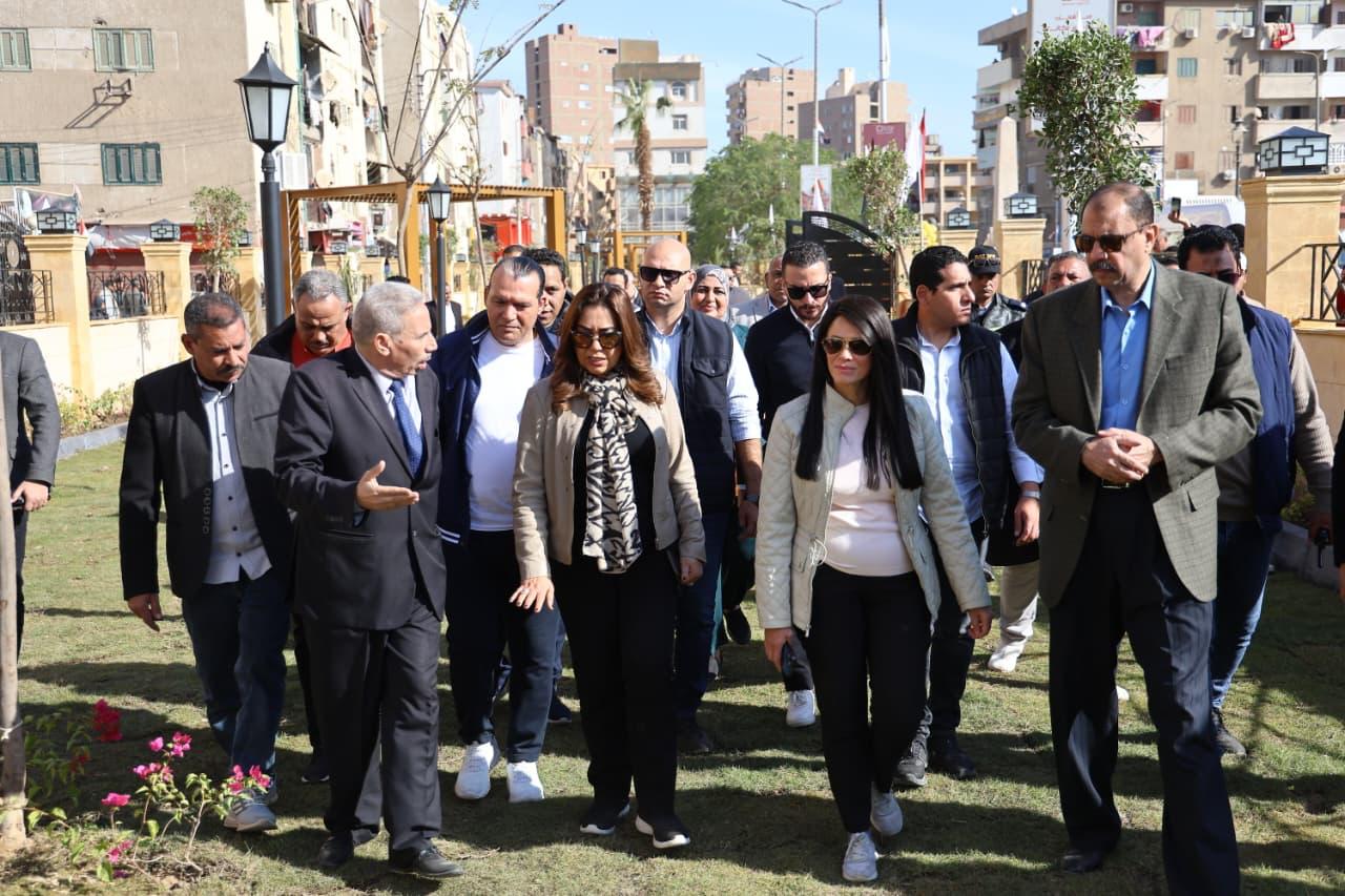 جولة داخل الحديقة 