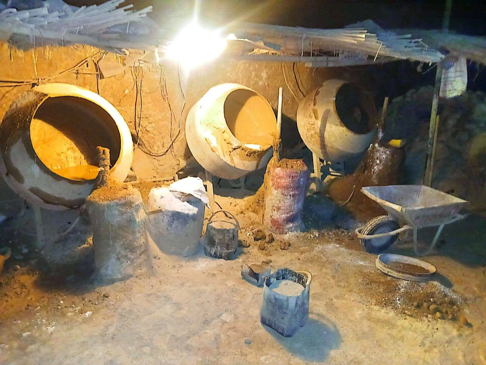 حملة تموينية مكبرة تضبط منشأة غير مرخصة لغش وتقليد الأسمدة الزراعية