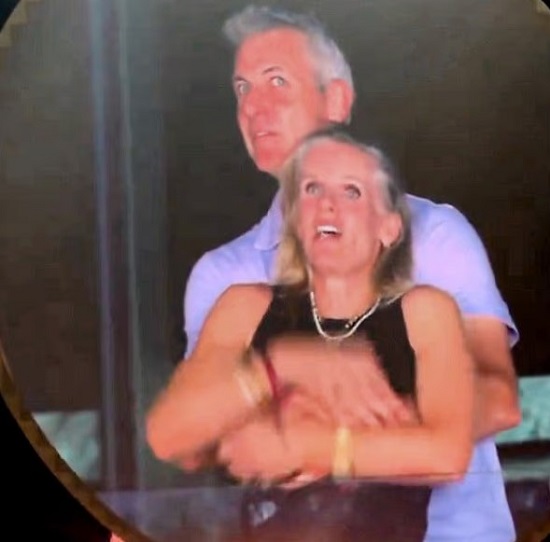 موظفة الآتش آر والمدير فى الفيديو الشهير