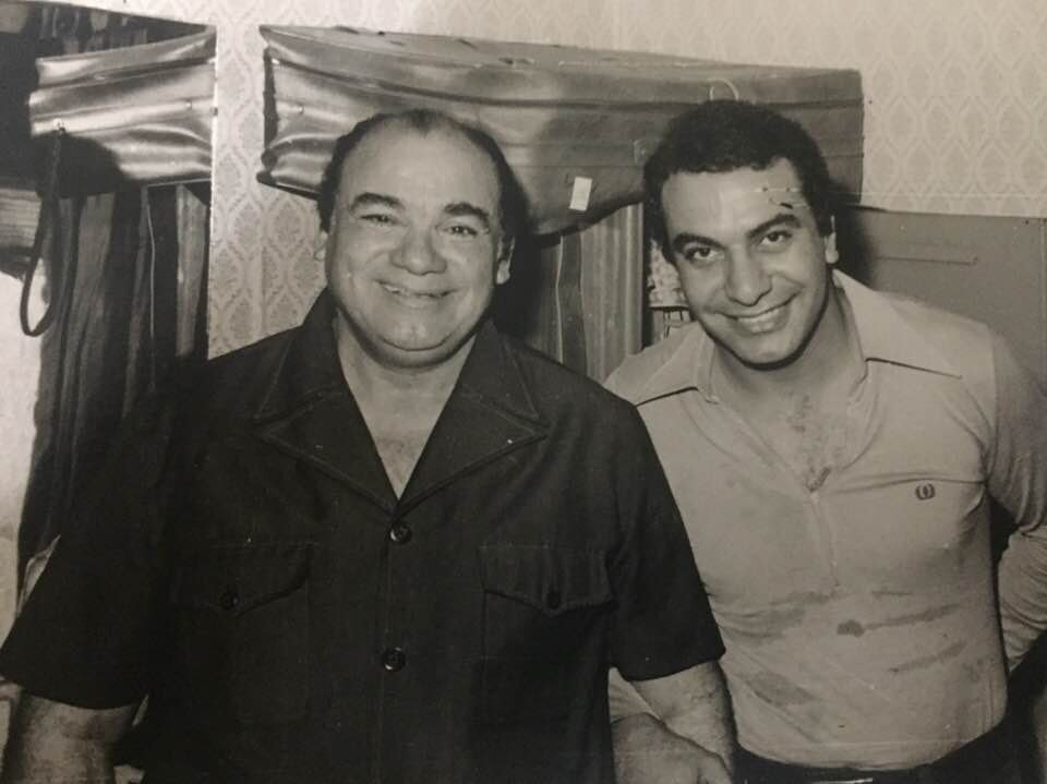 الراحل حسين محمد رضا مع والده الفنان االقدير