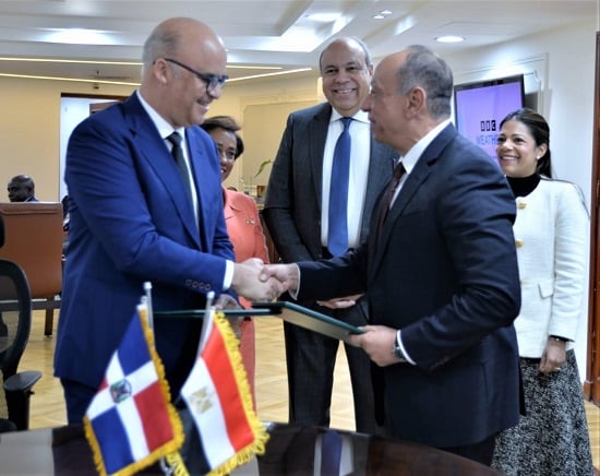  مصر تستضيف وفدًا رفيع المستوى من منظمات الطيران المدني الدولية  (1)