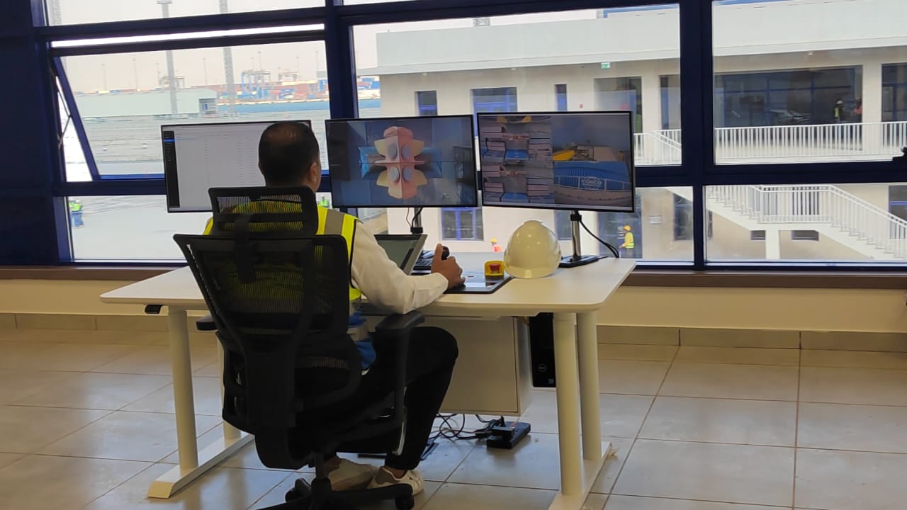 محطة جديدة بميناء السخنة تعمل بالريموت وتتمتع بالذكاء الصناعى (7)