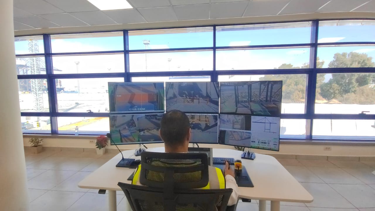 محطة جديدة بميناء السخنة تعمل بالريموت وتتمتع بالذكاء الصناعى (8)