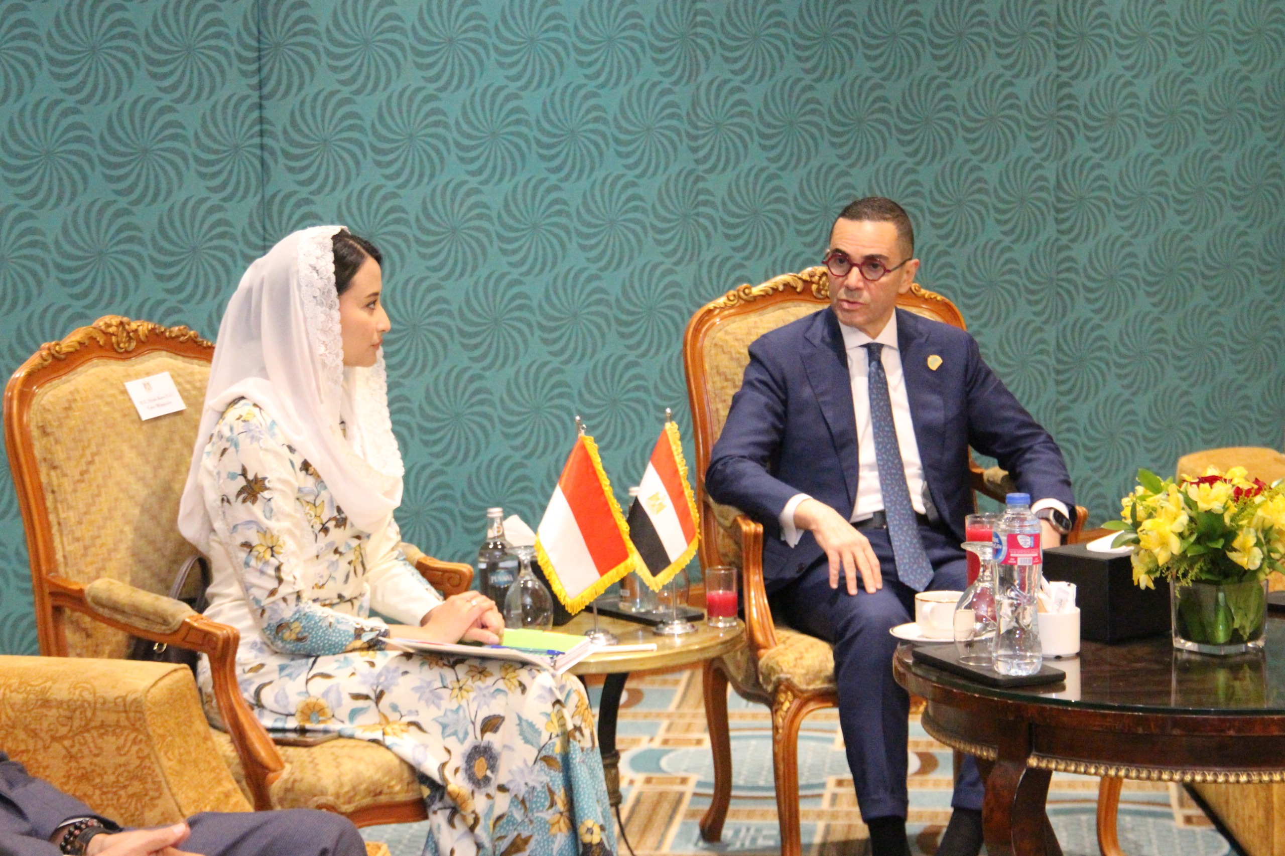 حسن الخطيب وزير الاستثمار يلتقى نائبة وزير التجارة الإندونيسي