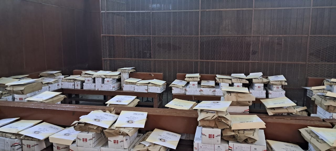 تجهيز الأوراق الخاصة بغنتخابات سوهاج 