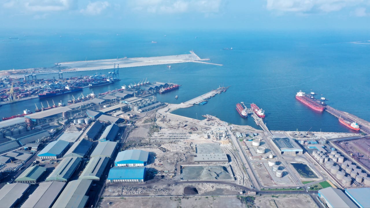 أول محطة لوجستية لتداول وتخزين الغلال وصناعات القيمة المضافة.. تستهدف زيادة طاقة استيعاب التداول والتخزين بميناء الدخيلة من 6 لـ7 ملايين طن سنويا.. طولها 1150 مترا وقادرة على استقبال 4 سفن بطول