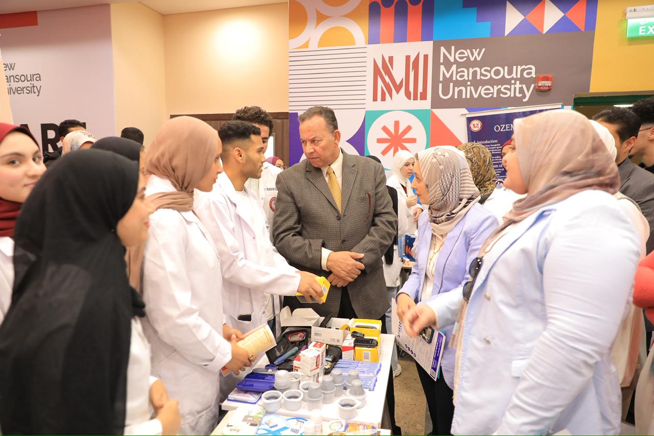 عرض الطلاب اخر مستجدات تصنيع الانسولين عرض الطلاب اخر مستجدات تصنيع الانسولين