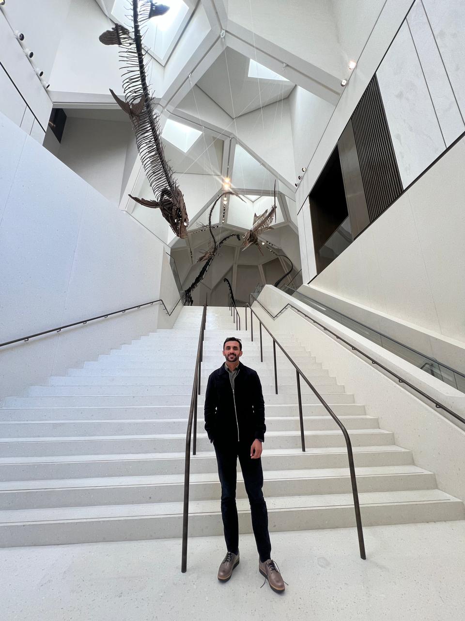 الزميل محمد أسعد داخل متحف التاريخ الطبيعي بأبوظبي (4)