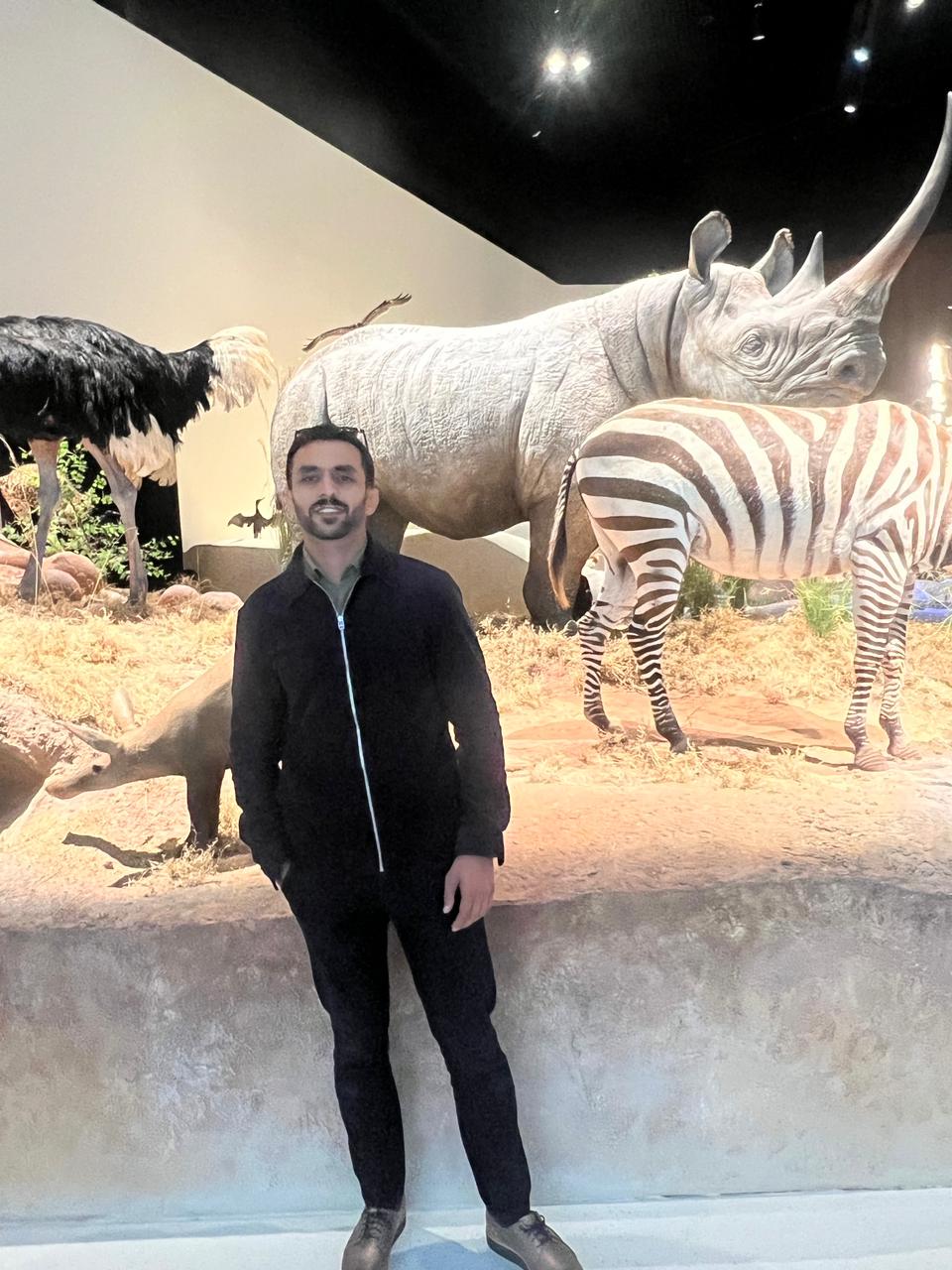 الزميل محمد أسعد داخل متحف التاريخ الطبيعي بأبوظبي (5)