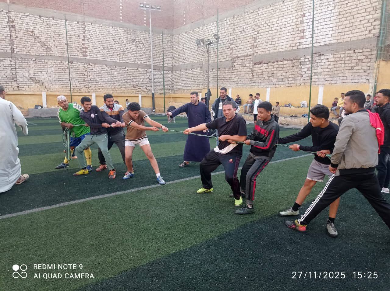 اقبال على منافسات شد الحبل