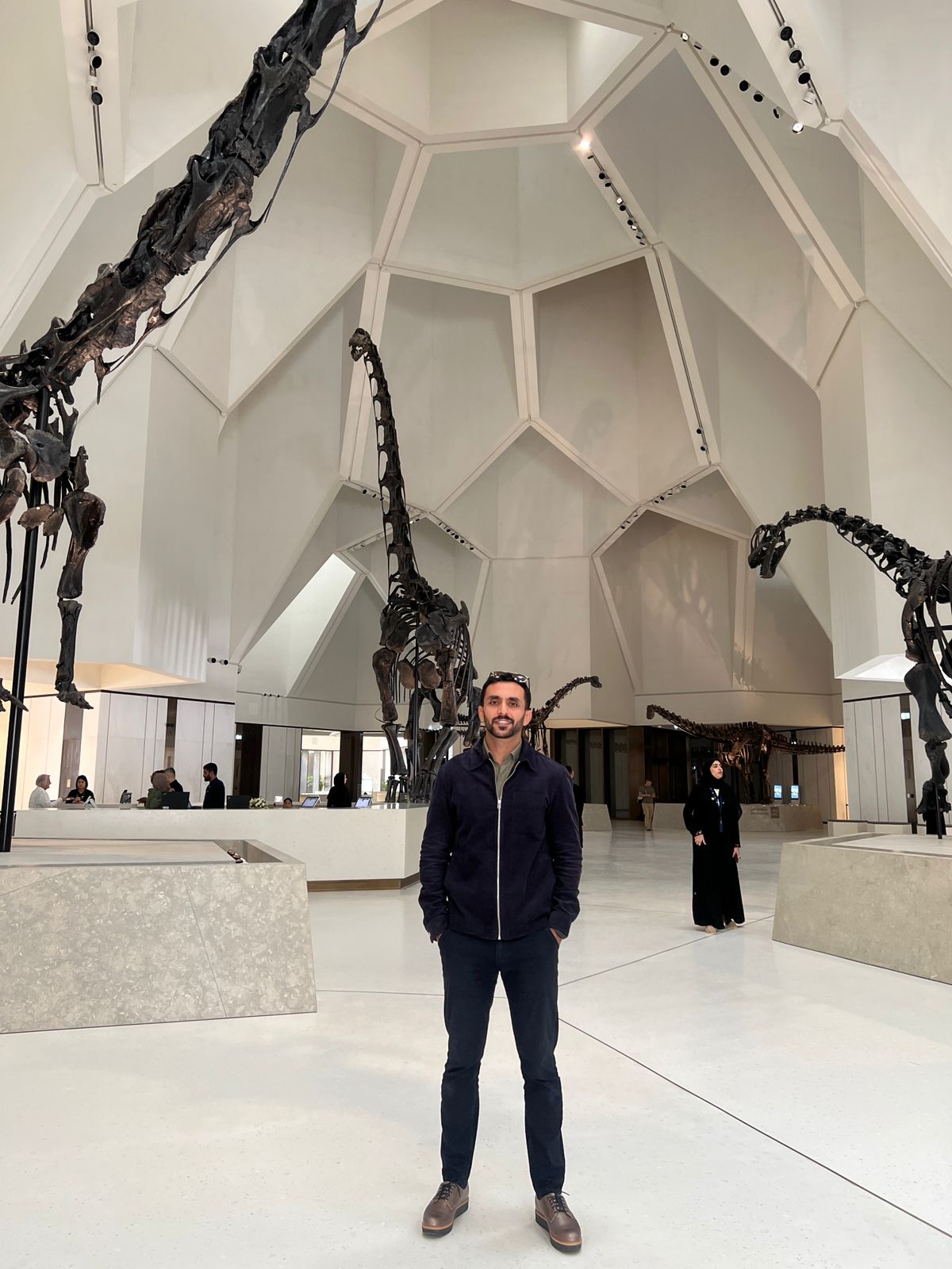 الزميل محمد أسعد داخل متحف التاريخ الطبيعي بأبوظبي (2)