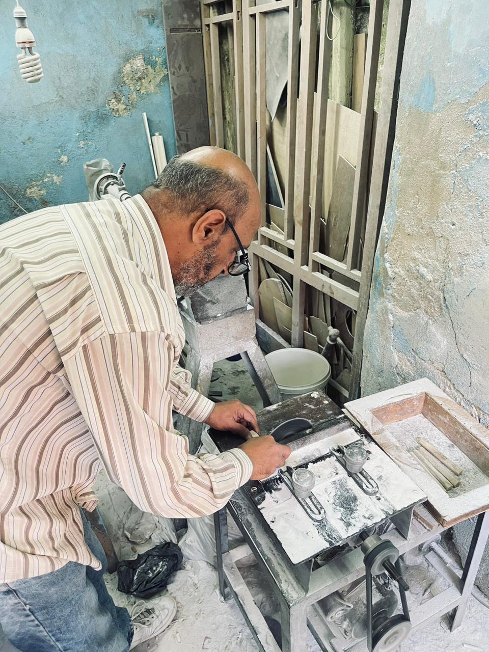 أحمد أثناء عمله