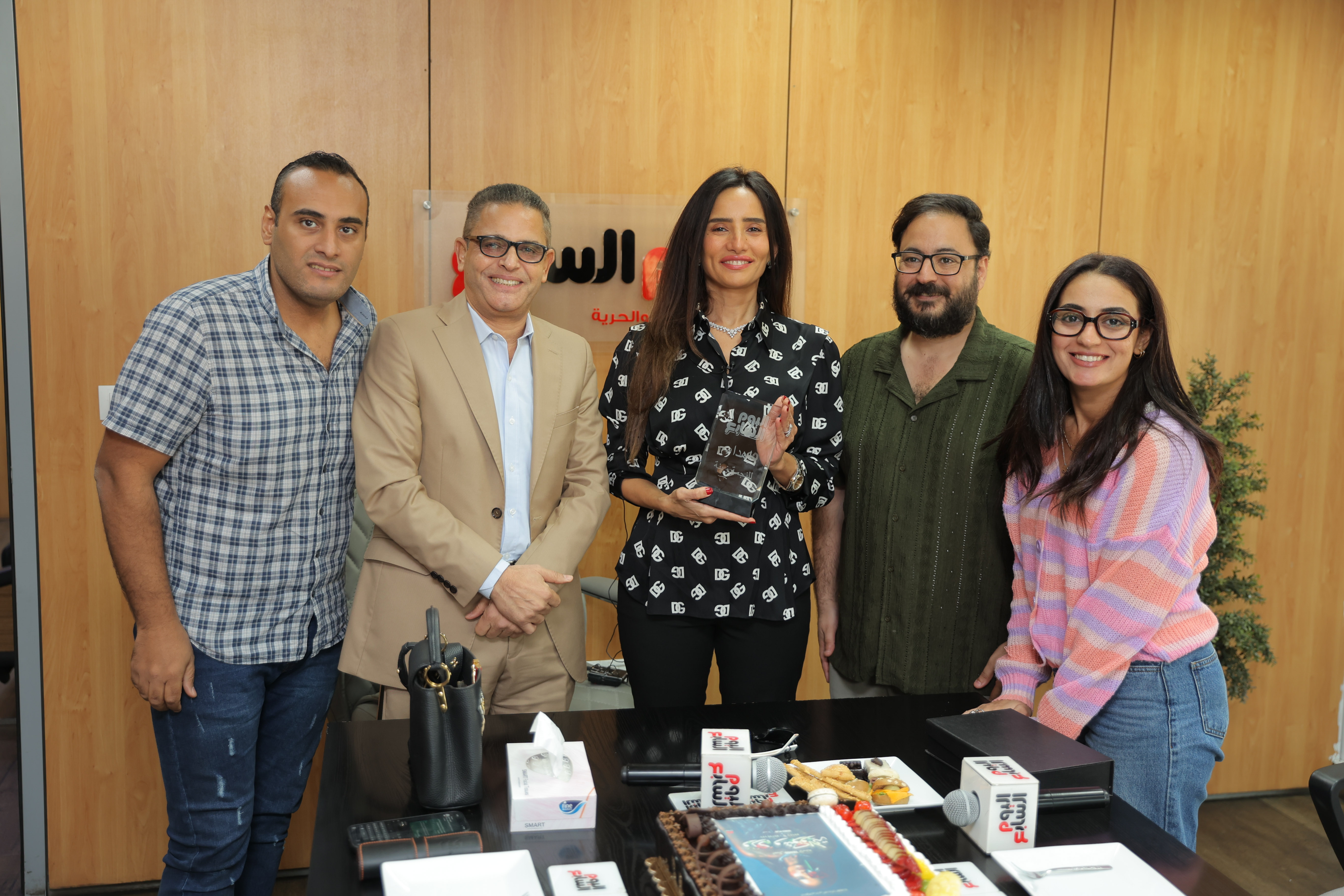 زينة تحتفل بنجاح ورد وشوكولاته فى اليوم السابع