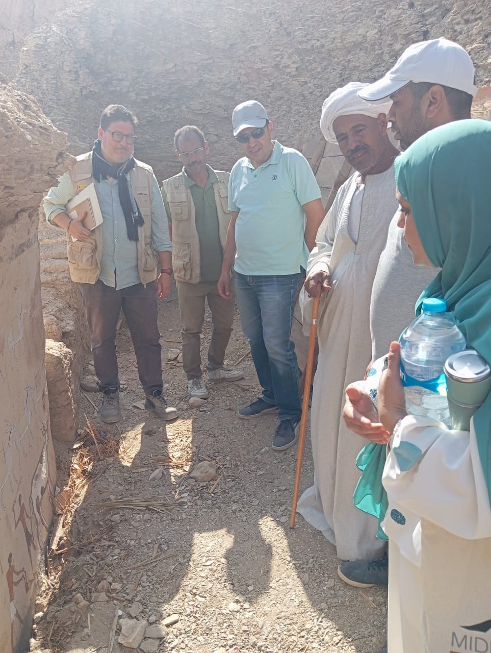 متابعة أعمال البعثة الأسبانية فى ترميم جدران ونقوش مقابر الدولة الوسطى