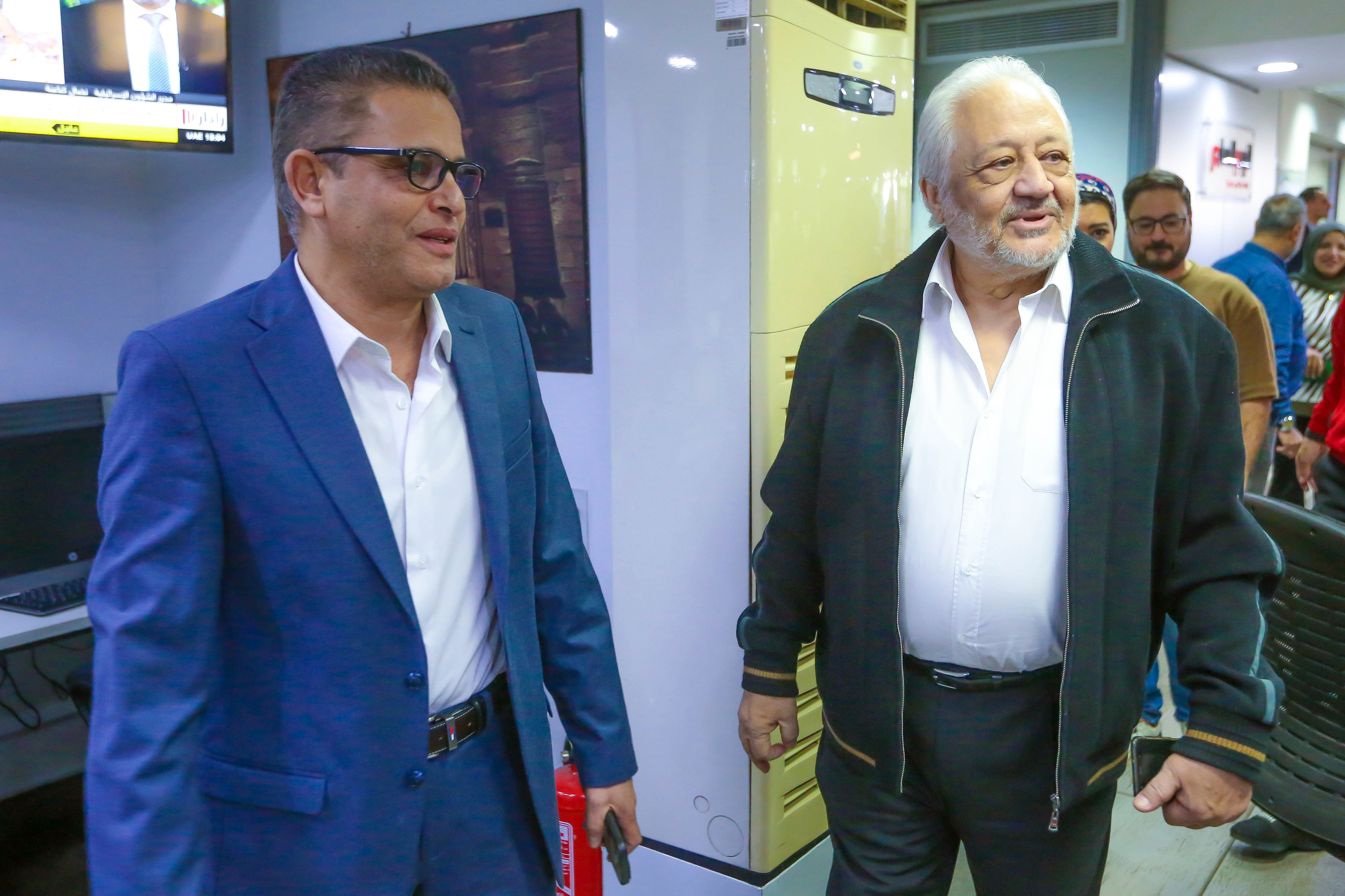 الفنان الكبير خالد زكى يزور اليوم السابع (1)