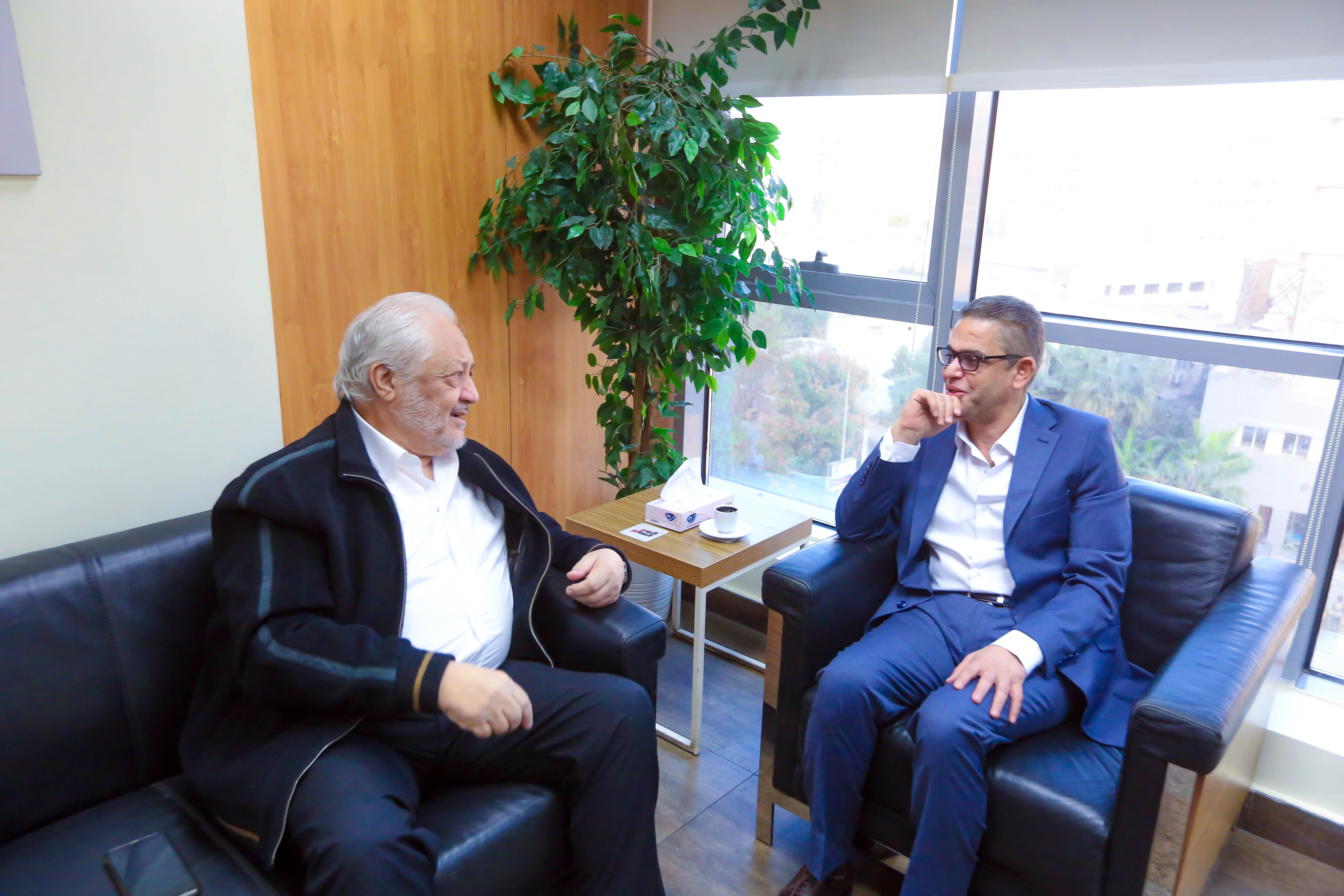 الفنان الكبير خالد زكى يزور اليوم السابع (7)