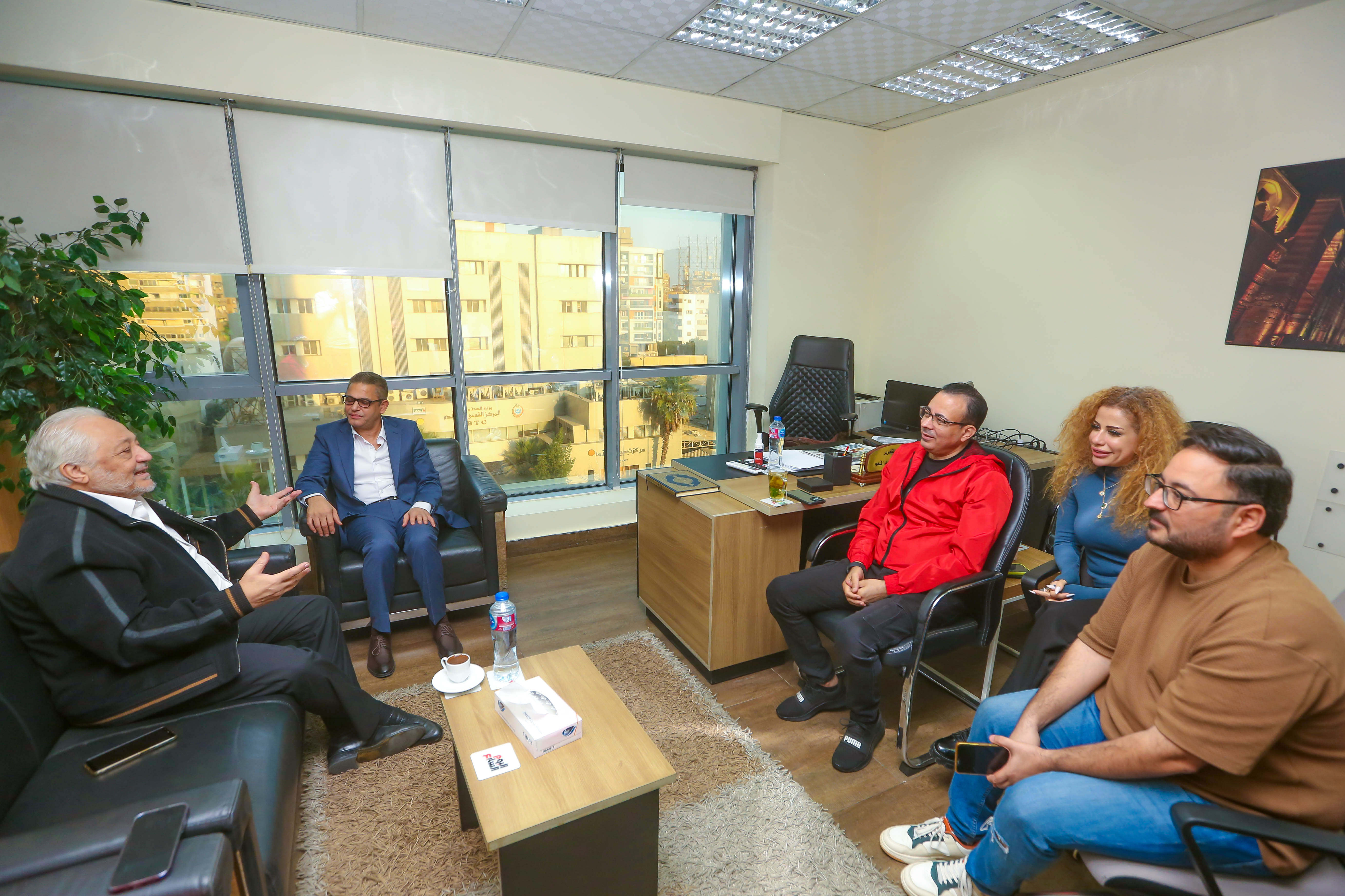 الفنان الكبير خالد زكى يزور اليوم السابع (8)