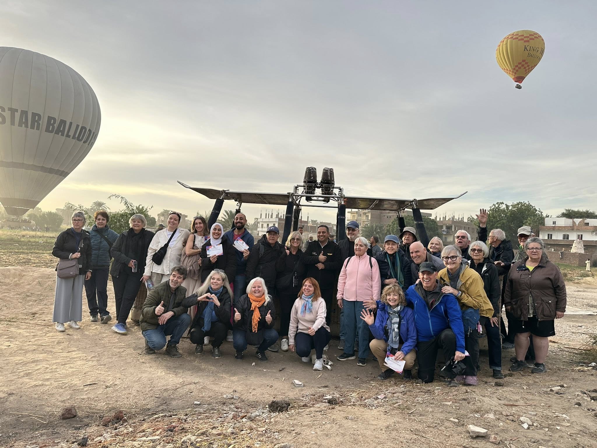 بهجة الأفواج السياحية فى قلب البالون الطائر