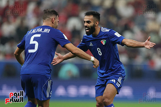 اللاعب يحتفل بالهدف