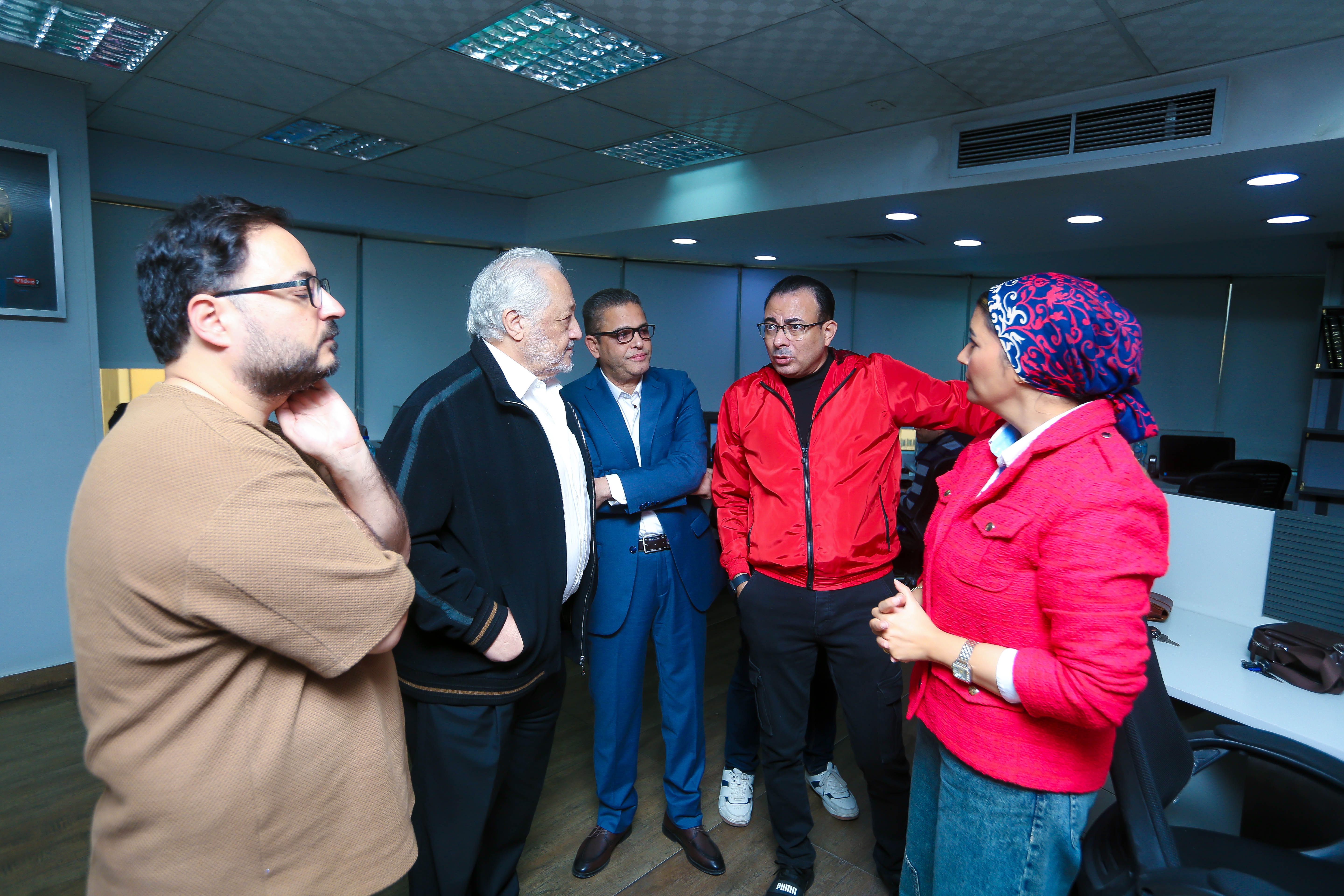 الفنان الكبير خالد زكى يزور اليوم السابع (4)