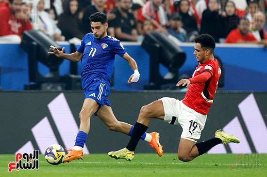 محاولة المرور من لاعب المنتخب الكويتي