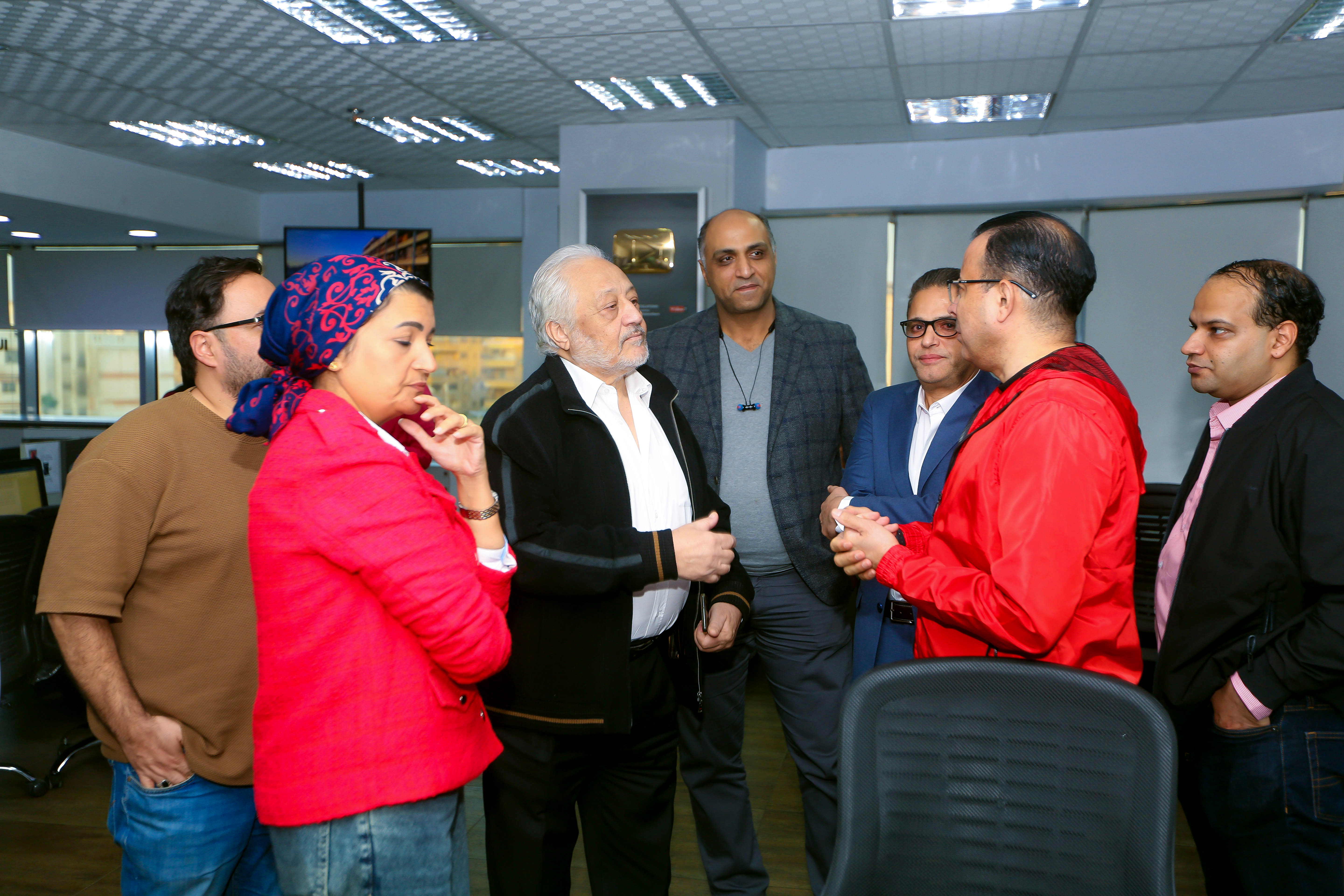 الفنان الكبير خالد زكى يزور اليوم السابع (2)