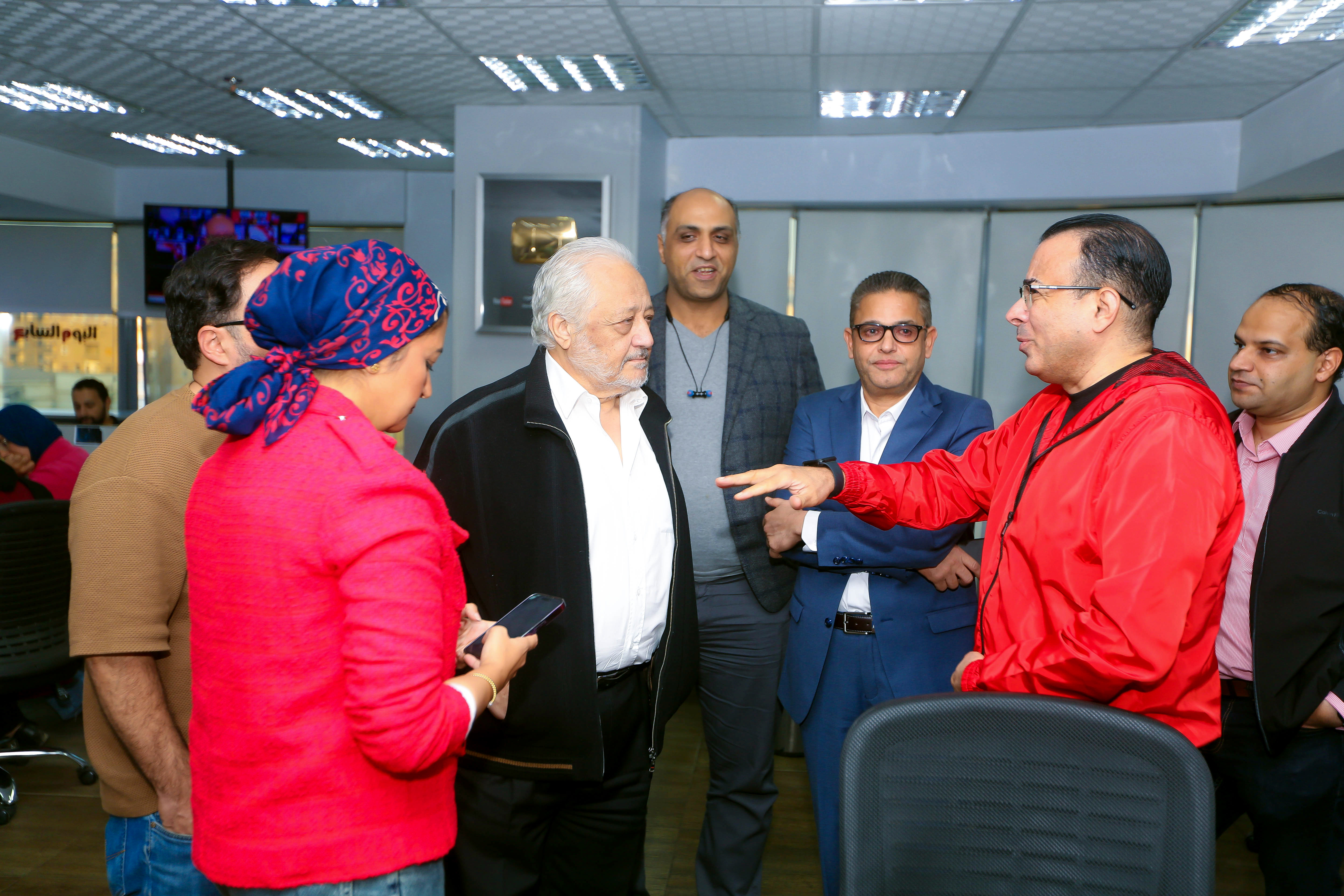 الفنان الكبير خالد زكى يزور اليوم السابع (3)