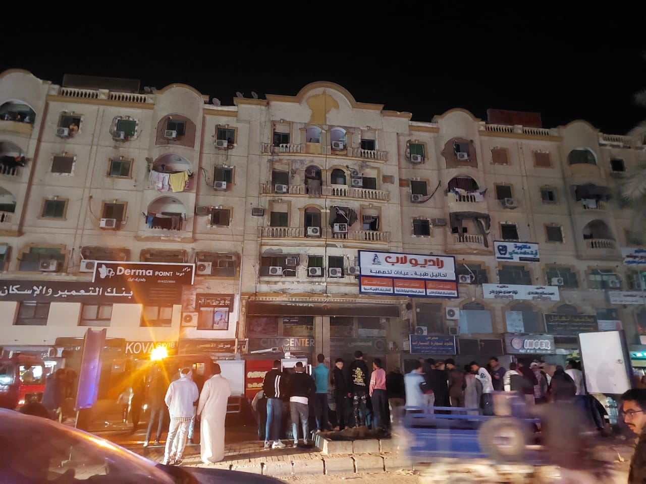 حريق في مول تجاري بأسوان (1)