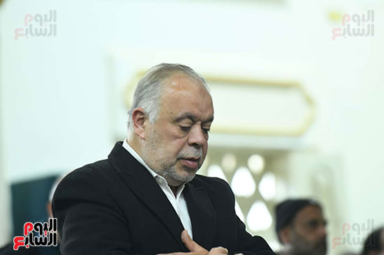 اشرف زكي يؤدي صلاة جنازة سمية الالفي