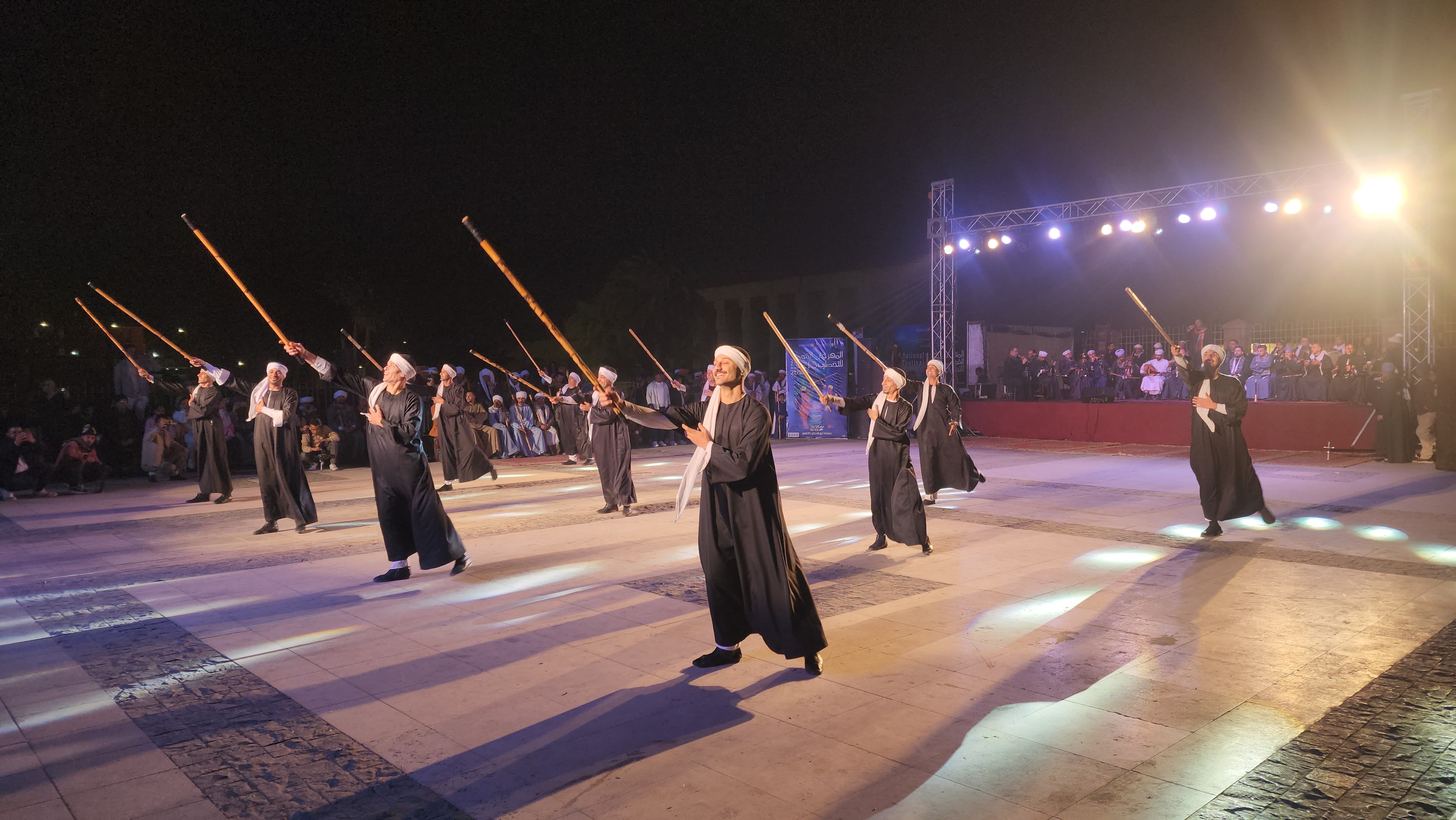 شيوخ التحطيب يبهرون الجمهور في أول ليالي المهرجان القومى للتحطيب بالأقصر (2)