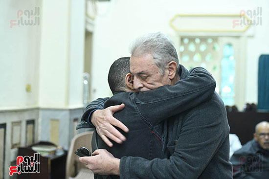 محمود حميدة يقدم واجب اعلزاء لعمر الفيشاوي فى رحيل والدته
