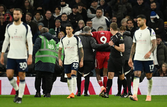 غادر إسحاق بعد الإصابة