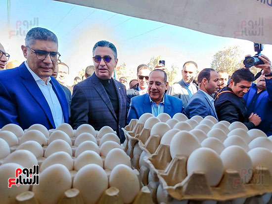 وزير التموين يتفقد منتجات البيض