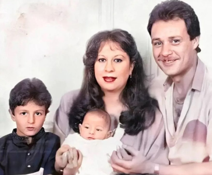 سمية الألفى فى صورة عائلية