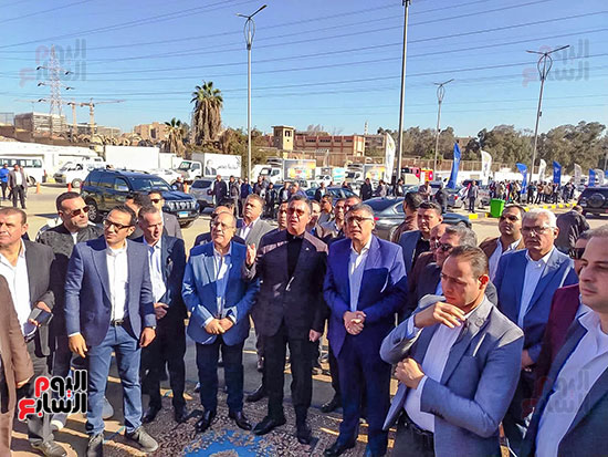 وزير التموين يشاهد محتويات المعرض