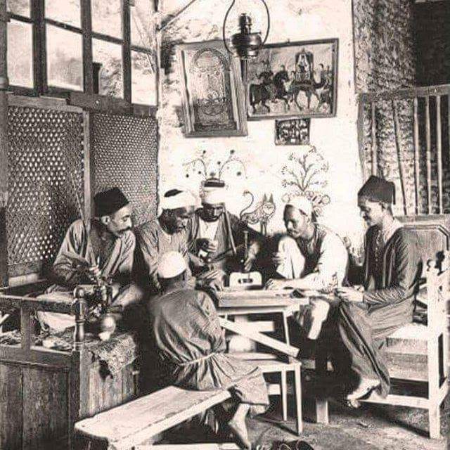 في المقهى في المقهى