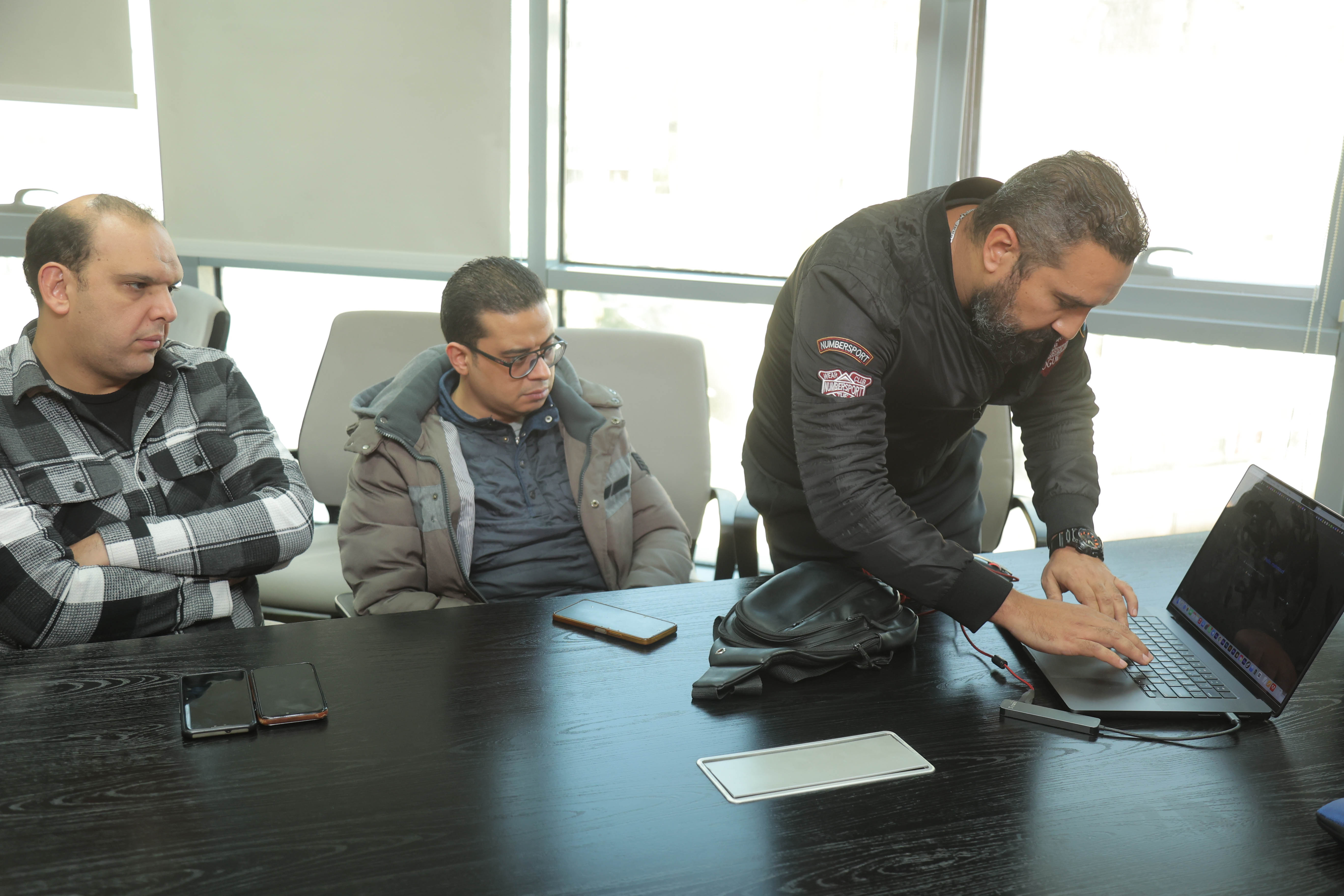 الزميل محمود بكر الزميل محمود بكر