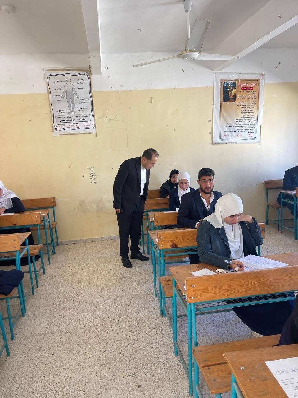 الطلاب يؤدون امتحانات التمريض 