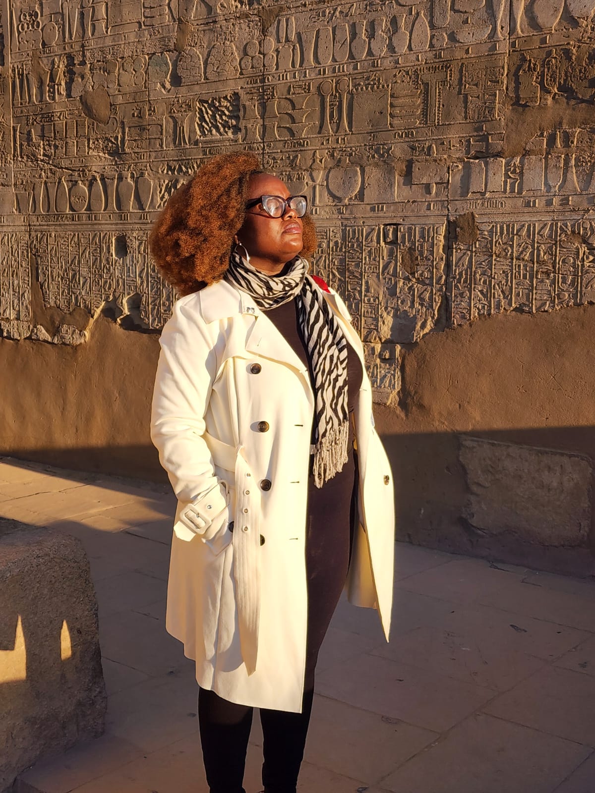 سياح العالم يستمتعون بتعامد الشمس (6)