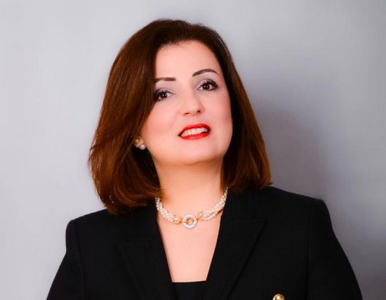 هند المؤيد استشاري وخبيرة الإتيكيت