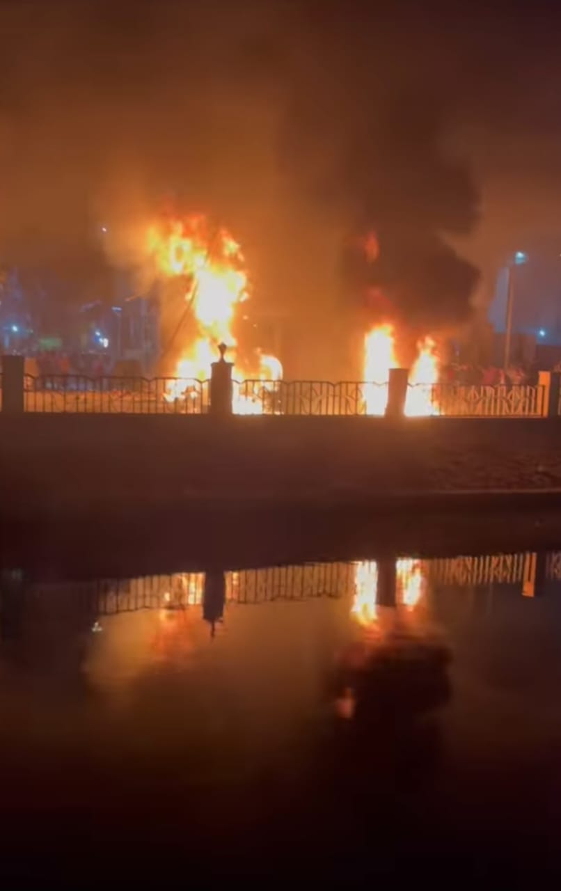 جانب من الحريق (12)