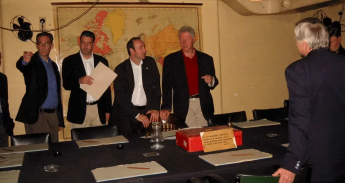 بيل كلينتون والممثل كيفن سبيسي