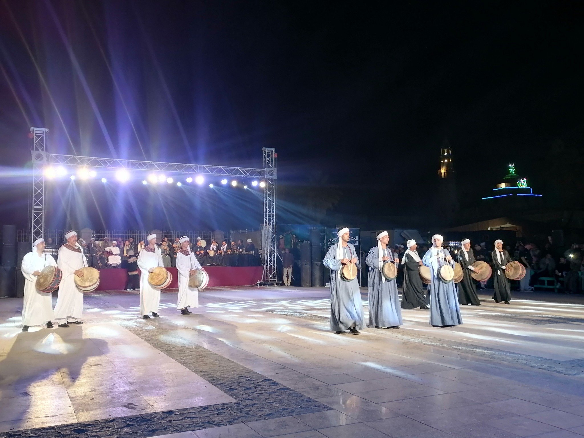 عروض فنية للجمهور في ساحة سيدى أبوالحجاج لـ8 فرق فنون شعبية