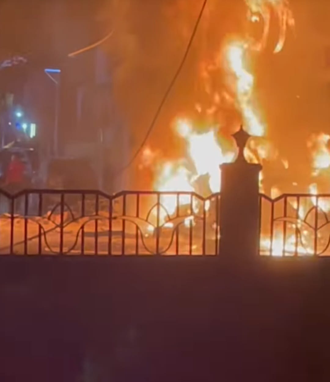 جانب من الحريق (10)