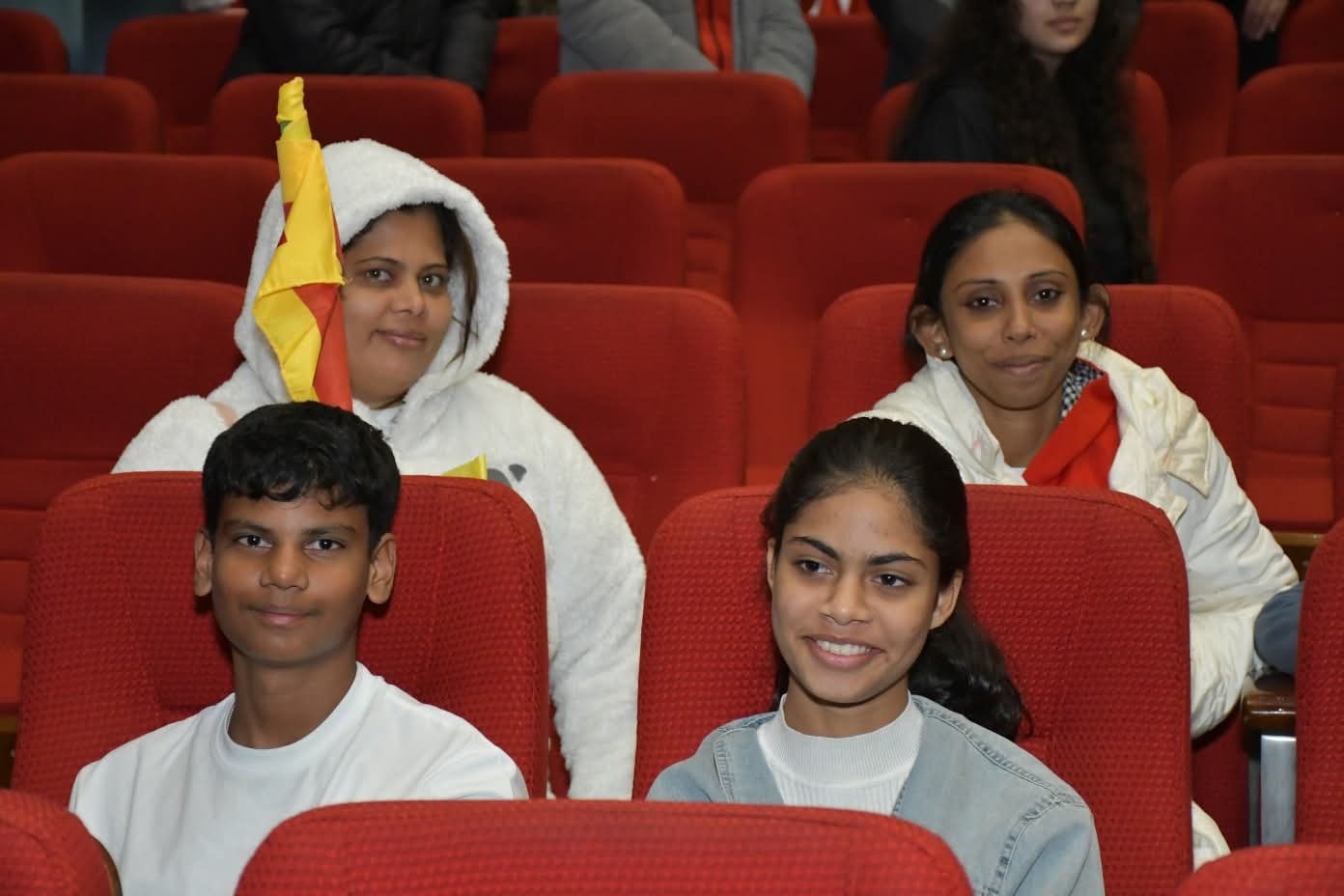 المساركون قي العرزض