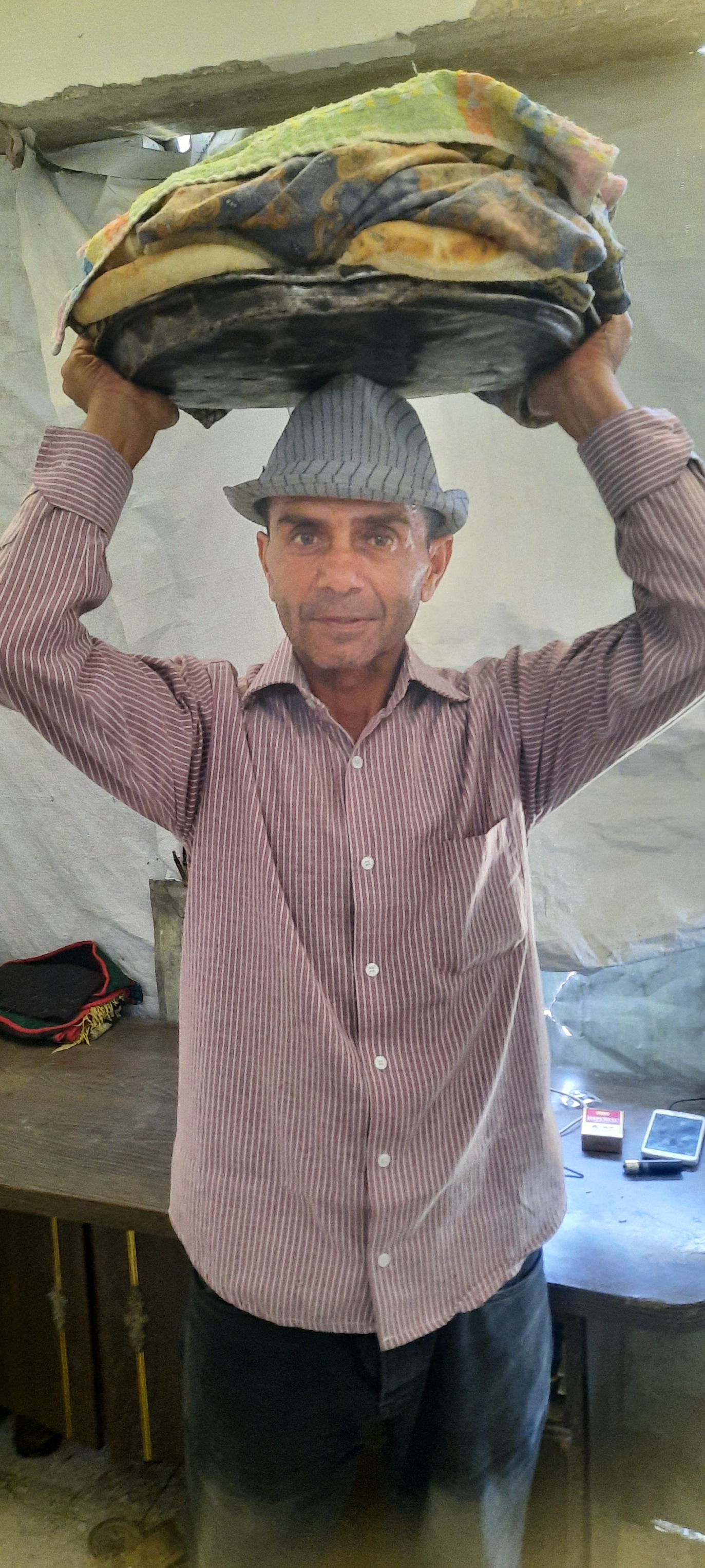 الكاتب هاني السالمى خلال الحرب