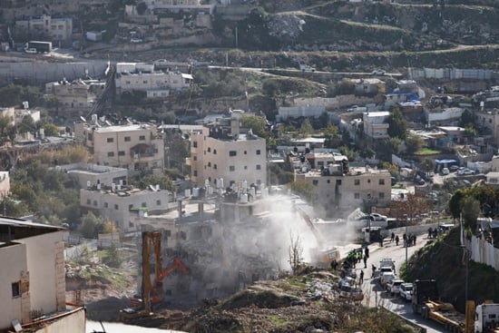 جرافات إسرائيلية تهدم مبنى فلسطينياً في القدس الشرقية (4)