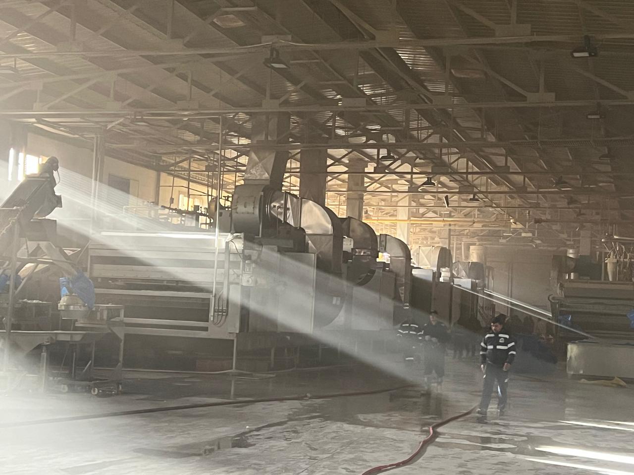 السيطرة على حريق مصنع البصل