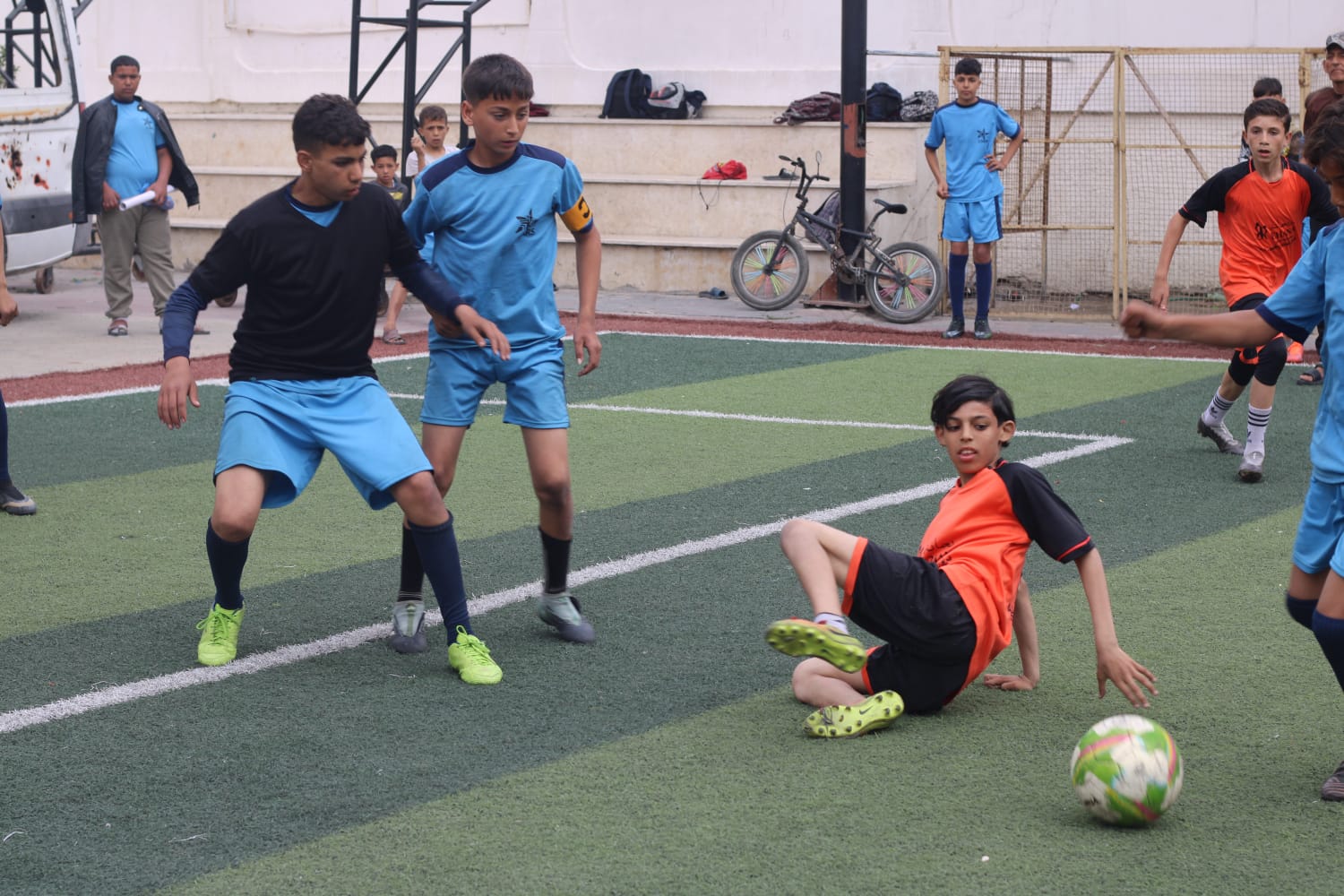 مهندس التلمس يلعب كرة القدم