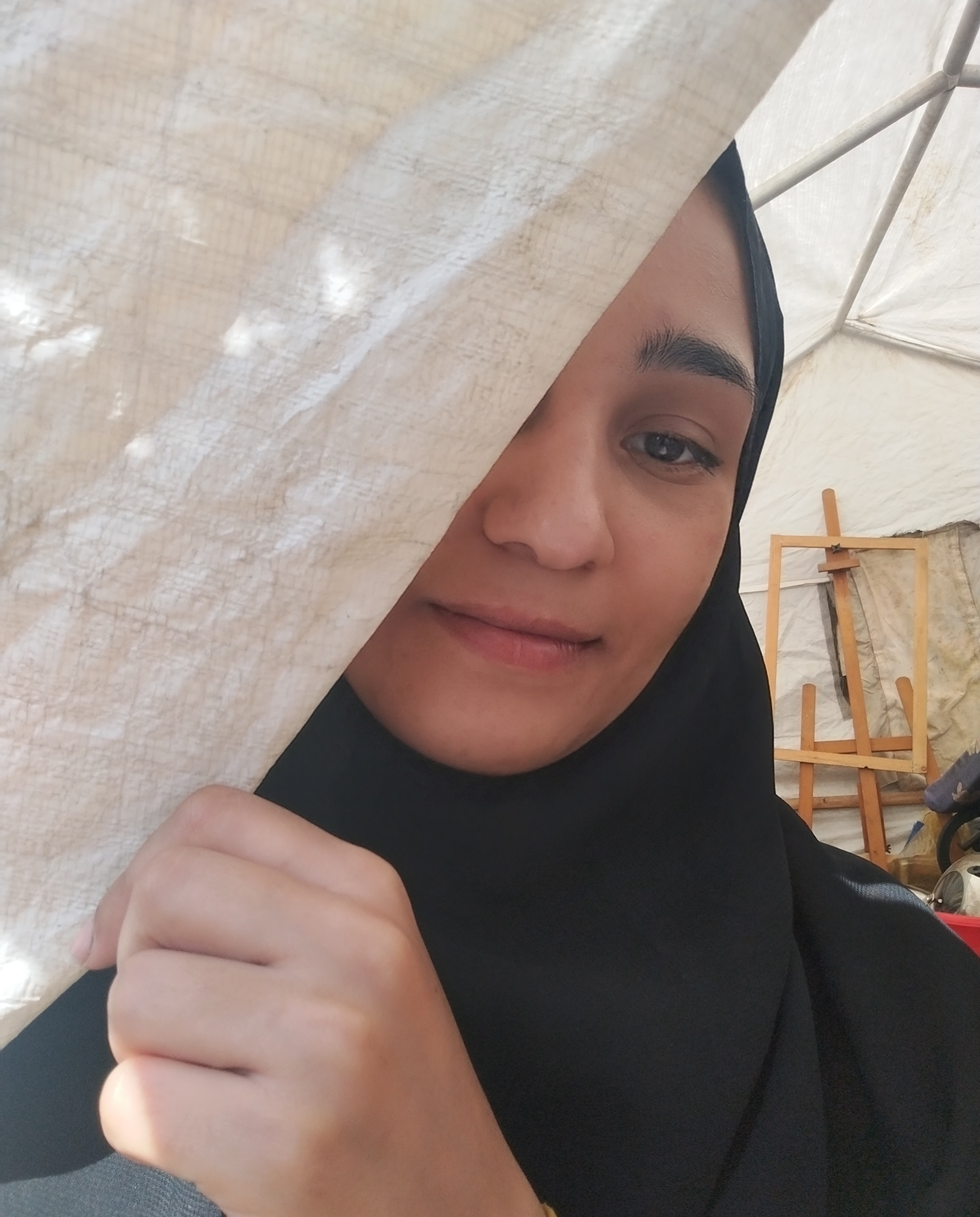 الفنانة التشكيلية منال الكحلوت الفنانة التشكيلية منال الكحلوت